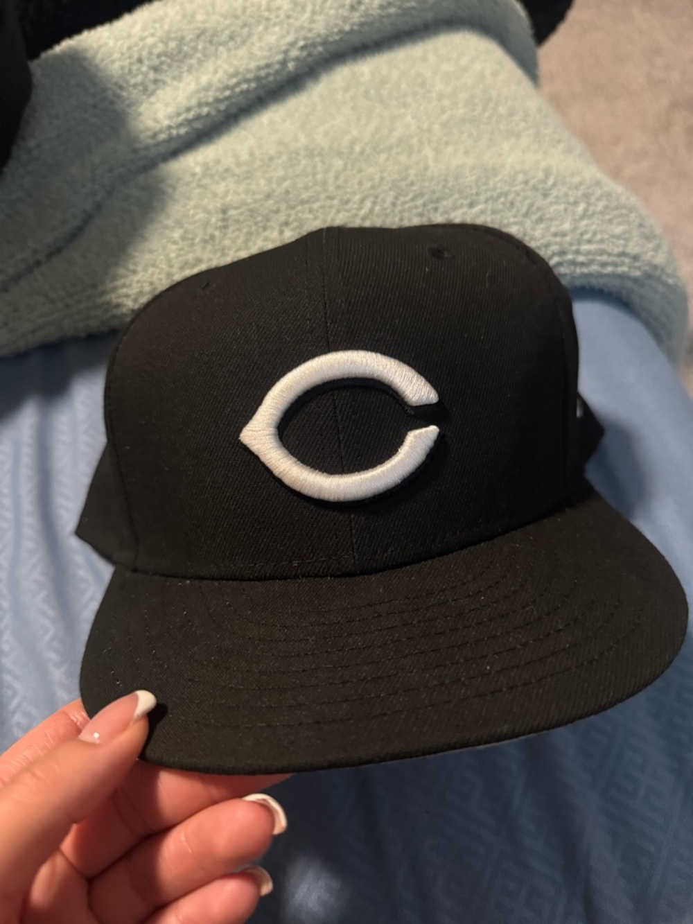 Black Men’s Baseball Cap with White 'C' Logo CUBS